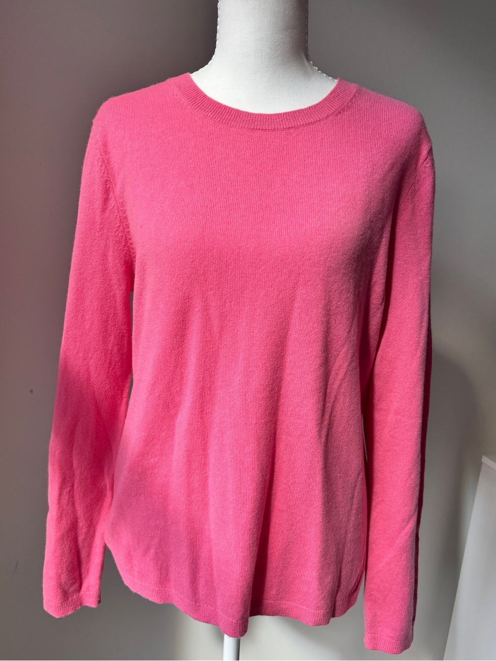 Lands End Cashmere Crewneck Womenโs Sweater in Bright Pink
